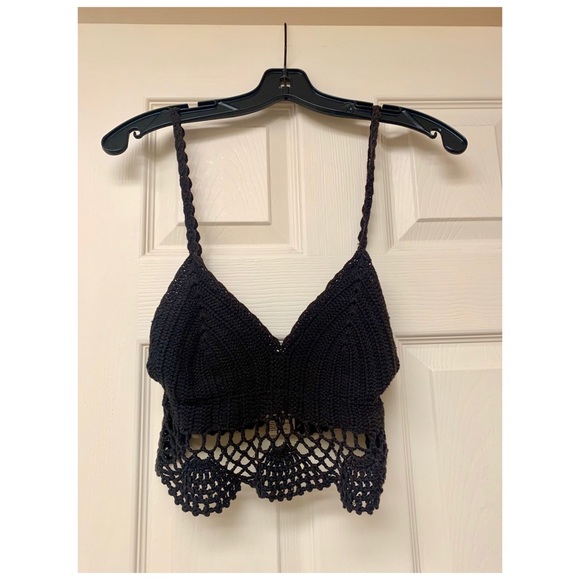 Crocheted black cropped tank top - Picture 2 of 6